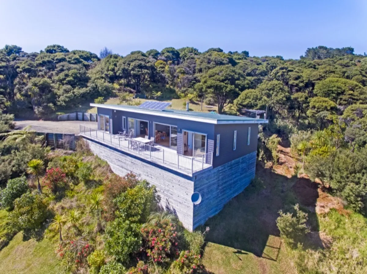 Ruru House — off-grid holiday home sleeping 7, native bush views, Great Barrier Island